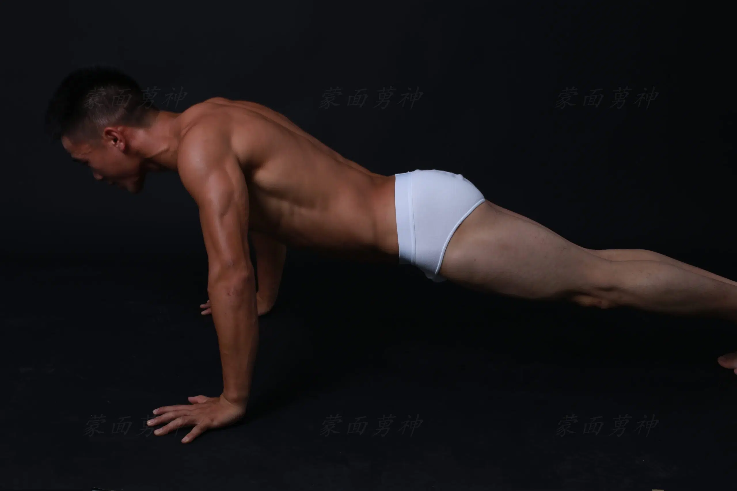 蒙面男神 抖音網紅私教羅翔 異男街頭運動達人 ‖ R+【PHOTO】