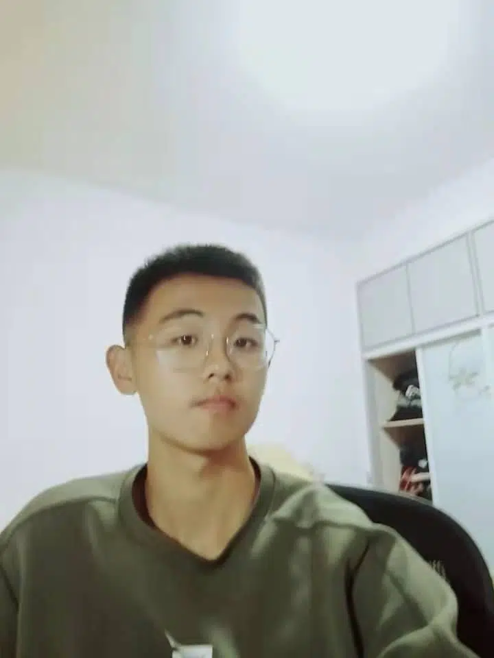 專訪眼鏡男私密集