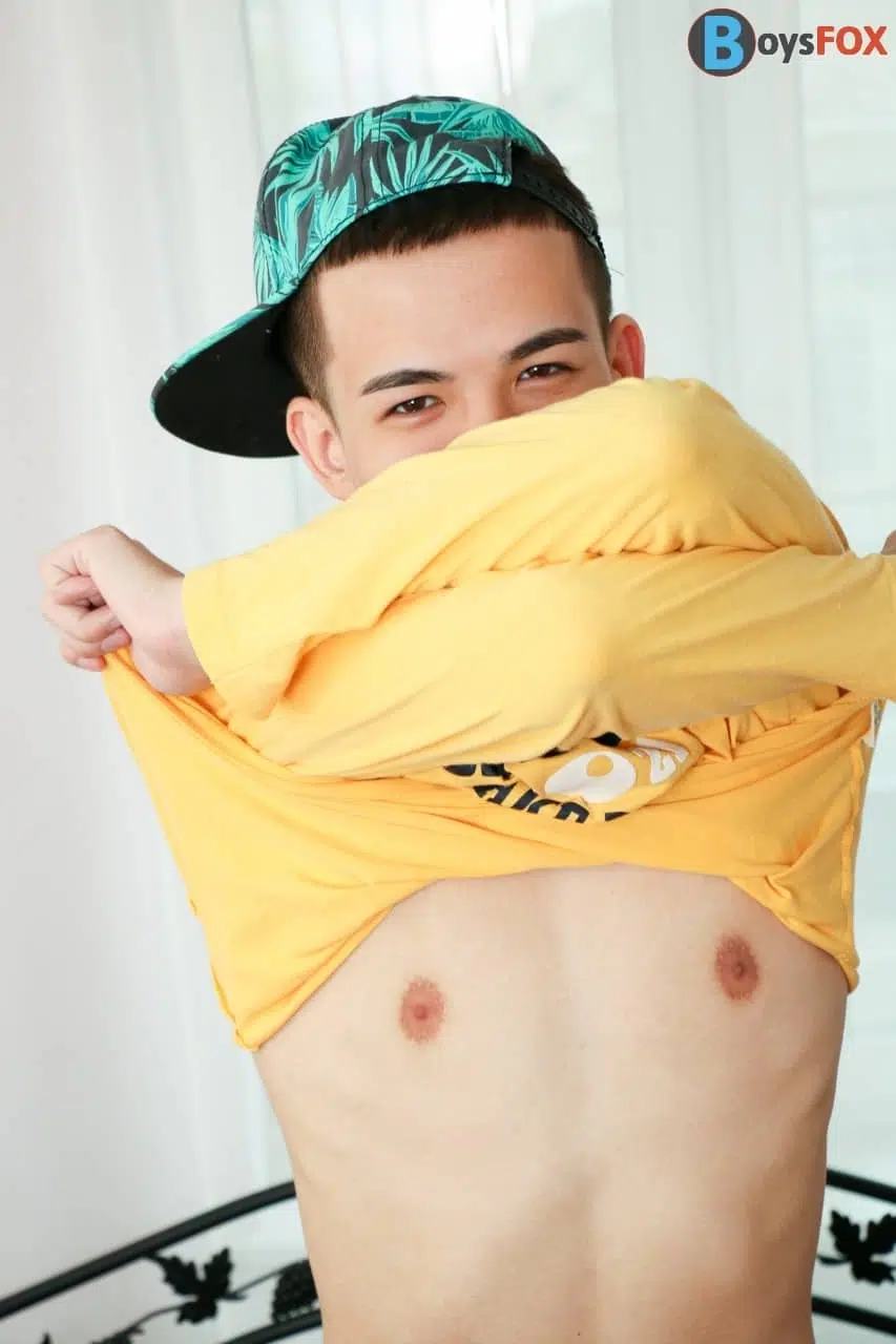 HISINNOCENT YOUNG HOLE STRETCHES SOWIDE