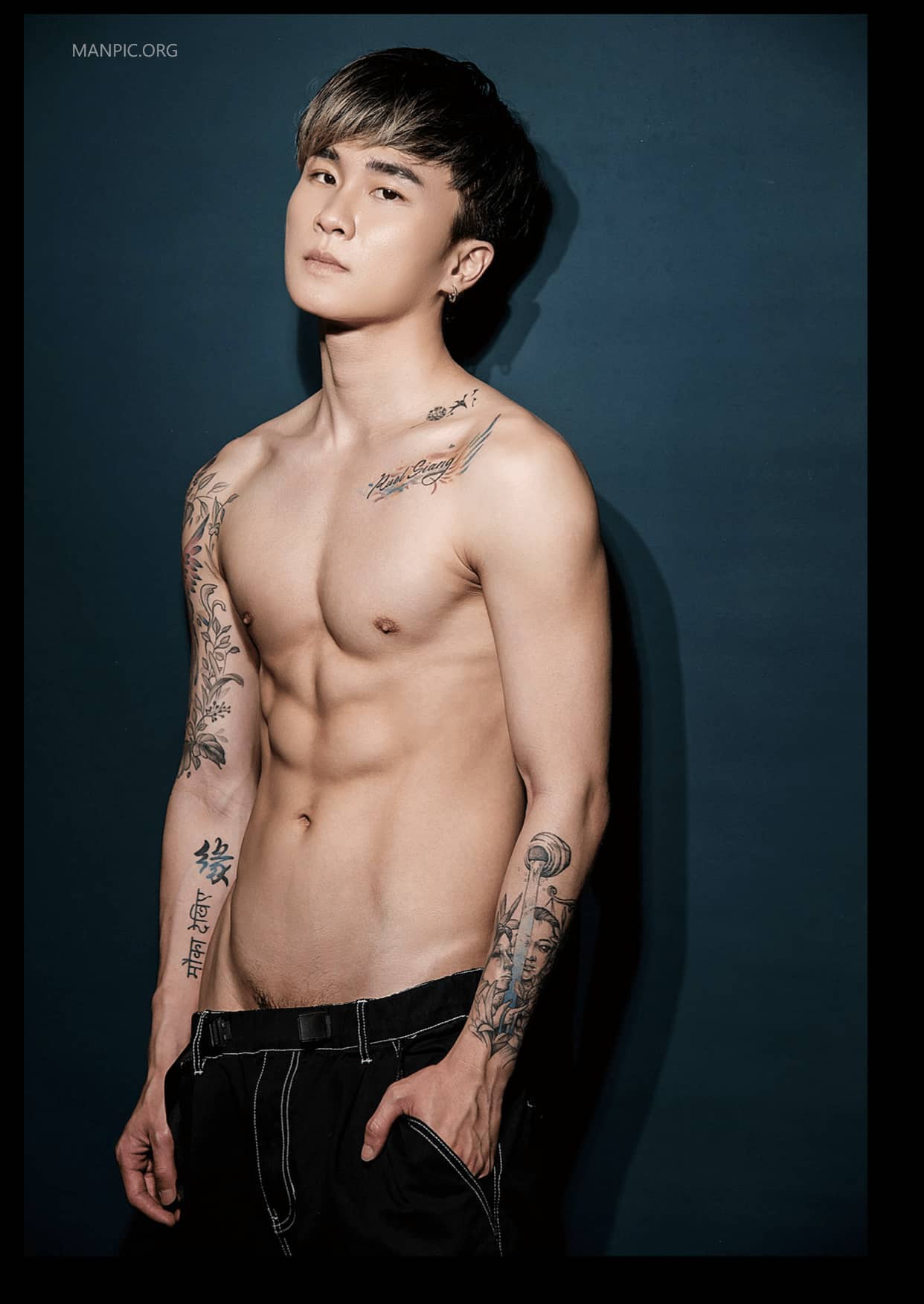 BLUEMEN 藍男色 NO.421 NUDE MODEL 全裸時尚男寵兒 – 杯麵 ‖ R+【PHOTO+VIDEO】