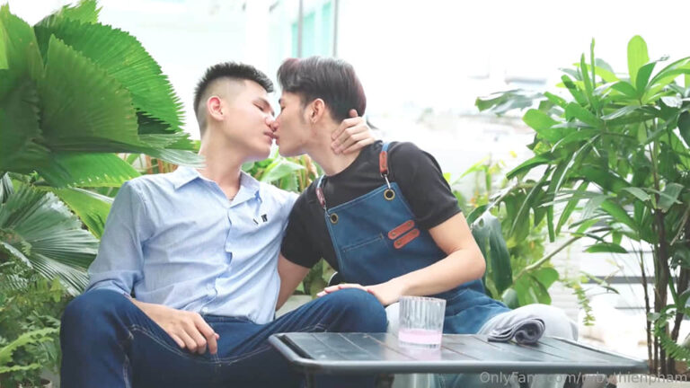 Ruby Thiên Phạm – Quán cafe dâm dục